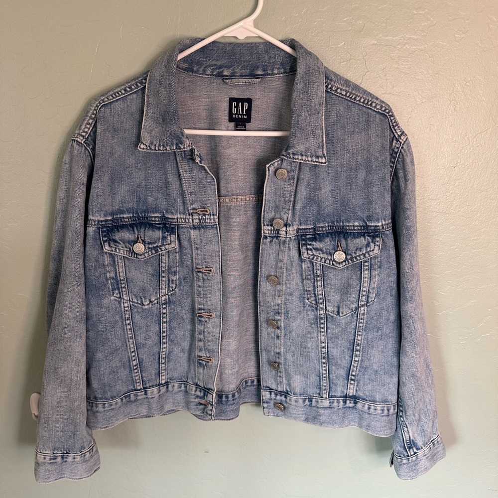 Gap 90’s Fit Denim Jacket Light Distressed Wash 100% Cotton Crop Style Size L